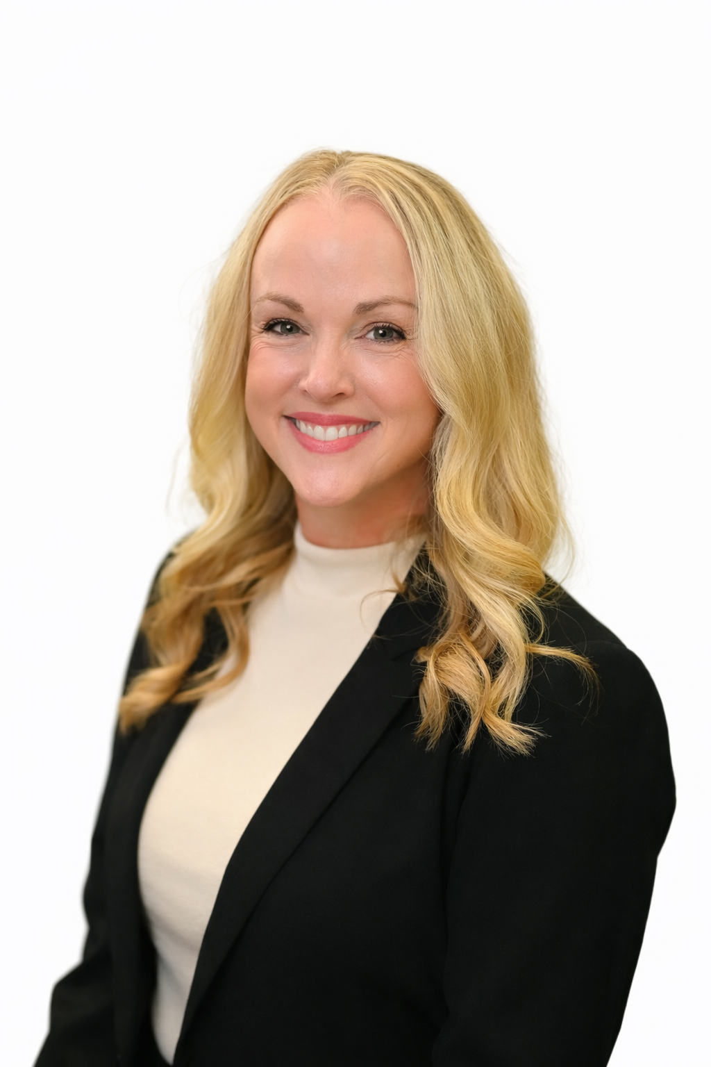 Leslie Daigle New Headshot